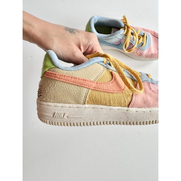 Kids' NIKE Air Force 1 Low 07 LV8 Next Nature 'Sun Club Multi' Sneakers, Size 3Y - Picture 4 of 15